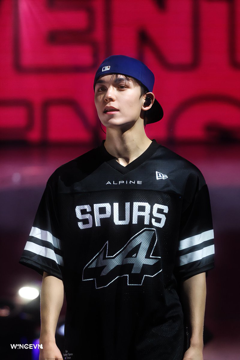 vernonlins's tweet photo. im still thinking about vernon in a spurs jersey omg hes so bf https://t.co/l6S4VGpbiM
