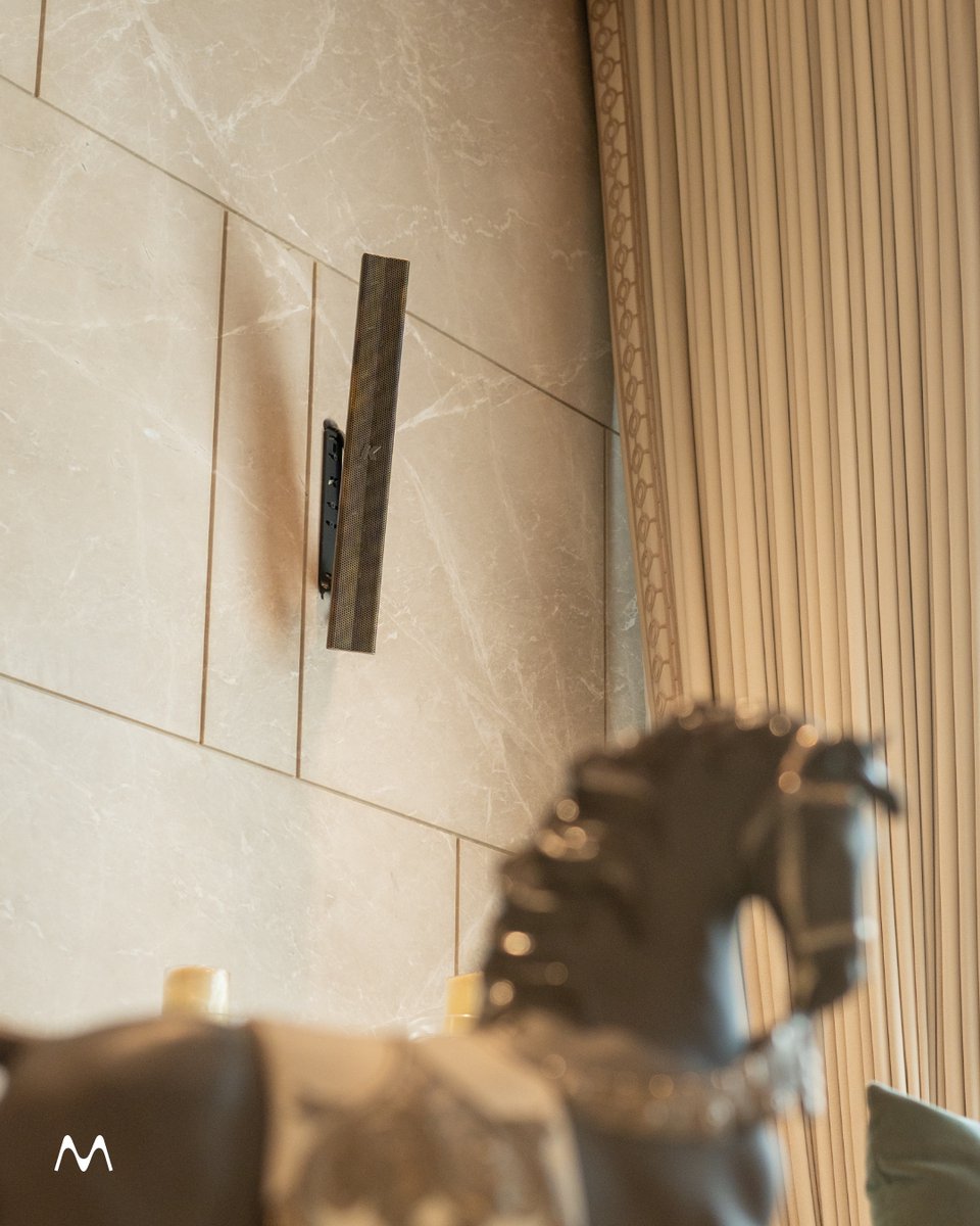 macbee's tweet image. Not all luxury speaks loudly.

Some of it just sounds flawless.
K-Array’s sleek speakers are made for homes that love detail.

#DesignLovers #LuxuryHomeTech #KArray #MCBEE #ArchitecturalAudio #MinimalLuxury #TechThatWows #InteriorGoals