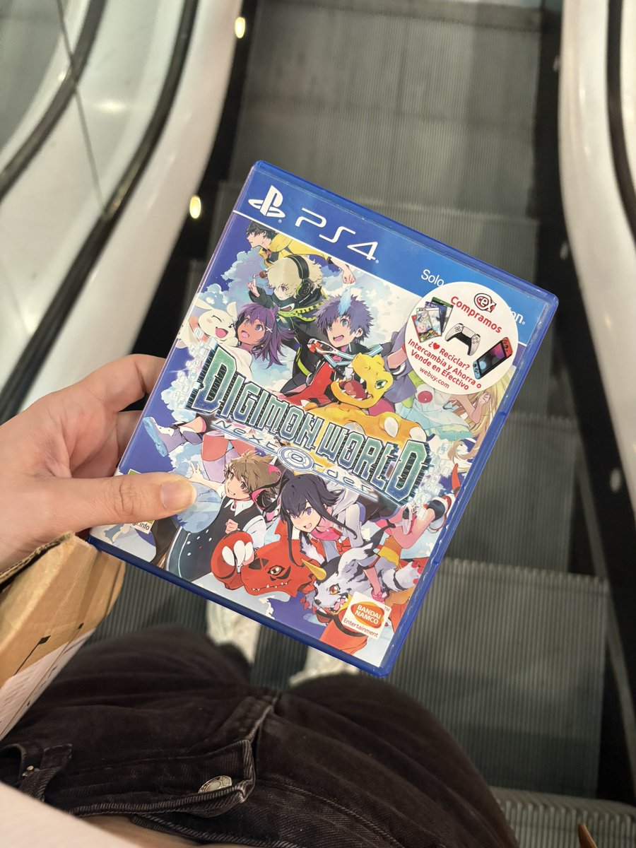 anniitsu's tweet image. ¿Sabéis ese momento cuando vas a “solo mirar” y acabas comprándote el Digimon World?
Pues eso.
Yo solo quería mirar.