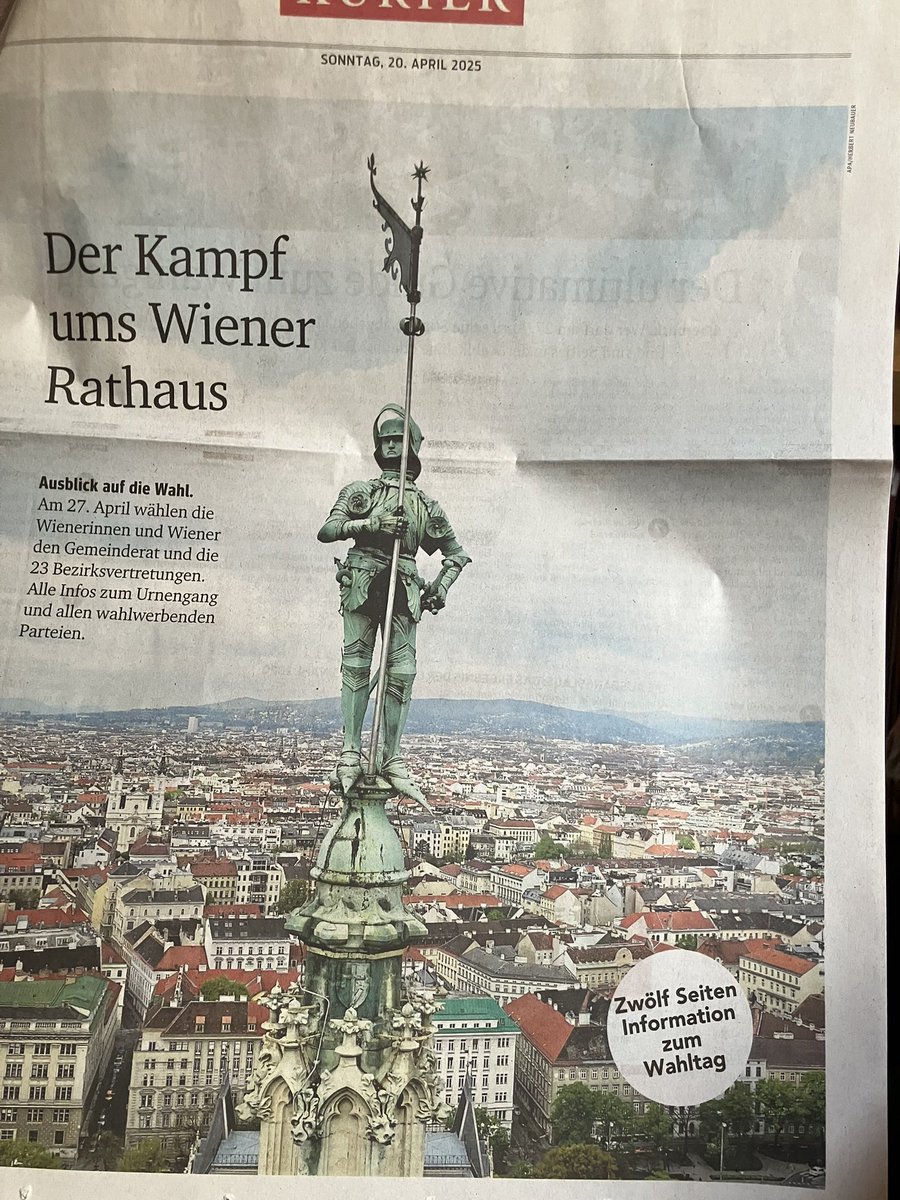 OSvastics's tweet image. Belediye binasının kiliseden yüksek olmasını istememiş İmparator. Mimar Schmidt Bey, bu dileğe uyar gibi görünüp uymamış. Votiv Kilisesinden bir metre kısa kule inşa edip tepesine Viyana’yı simgeleyen Belediye Binası Adamını koymuş. Boyu 5,4 metre. 
#viyana #belediye #mimar