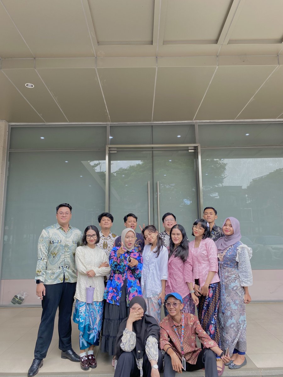pvtriyani's tweet photo. Selamat Hari Kartini! 
Hari spesial untuk merayakan perjuangan perempuan yang akhirnya bisa memilih antara belanja, masak, atau datang ke acara musik🤗🫶🏼✨ https://t.co/ptu3pRwQYY