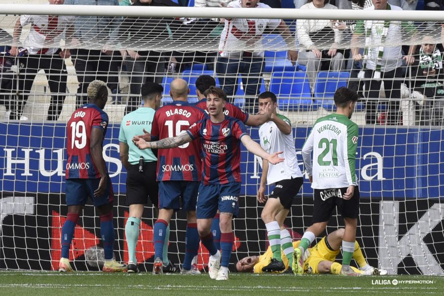 Diario Huesca (@diariodehuesca) on Twitter photo ¡Ánimo, <a href="/djim_25/">Dani Jiménez</a> !, ¡Te necesitamos en Primera! El ánimo de una veintena de aficionados oscenses del grupo ¡Huesca, sí se puede! a Dani Jiménez tras su lesión
💙❤️💙❤️
eldiariodehuesca.com/deportes/huesc… ¡Ánimo, <a href="/djim_25/">Dani Jiménez</a> !, ¡Te necesitamos en Primera! El ánimo de una veintena de aficionados oscenses del grupo ¡Huesca, sí se puede! a Dani Jiménez tras su lesión
💙❤️💙❤️
eldiariodehuesca.com/deportes/huesc…