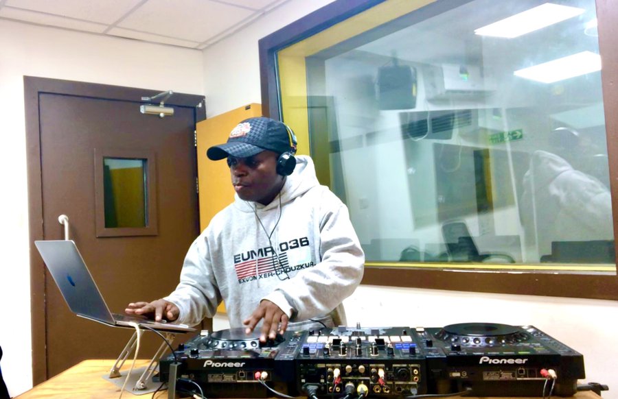 Ghetto Radio (@ghettoradio895) on Twitter photo Reggae ya Pasaka!
#JAHMROCKDOBA taking over the airwaves with mziza <a href="/CharraDeejay/">Deejay Charra</a>
Wakilisha zabe, tuma requests Reggae ya Pasaka!
#JAHMROCKDOBA taking over the airwaves with mziza <a href="/CharraDeejay/">Deejay Charra</a>
Wakilisha zabe, tuma requests