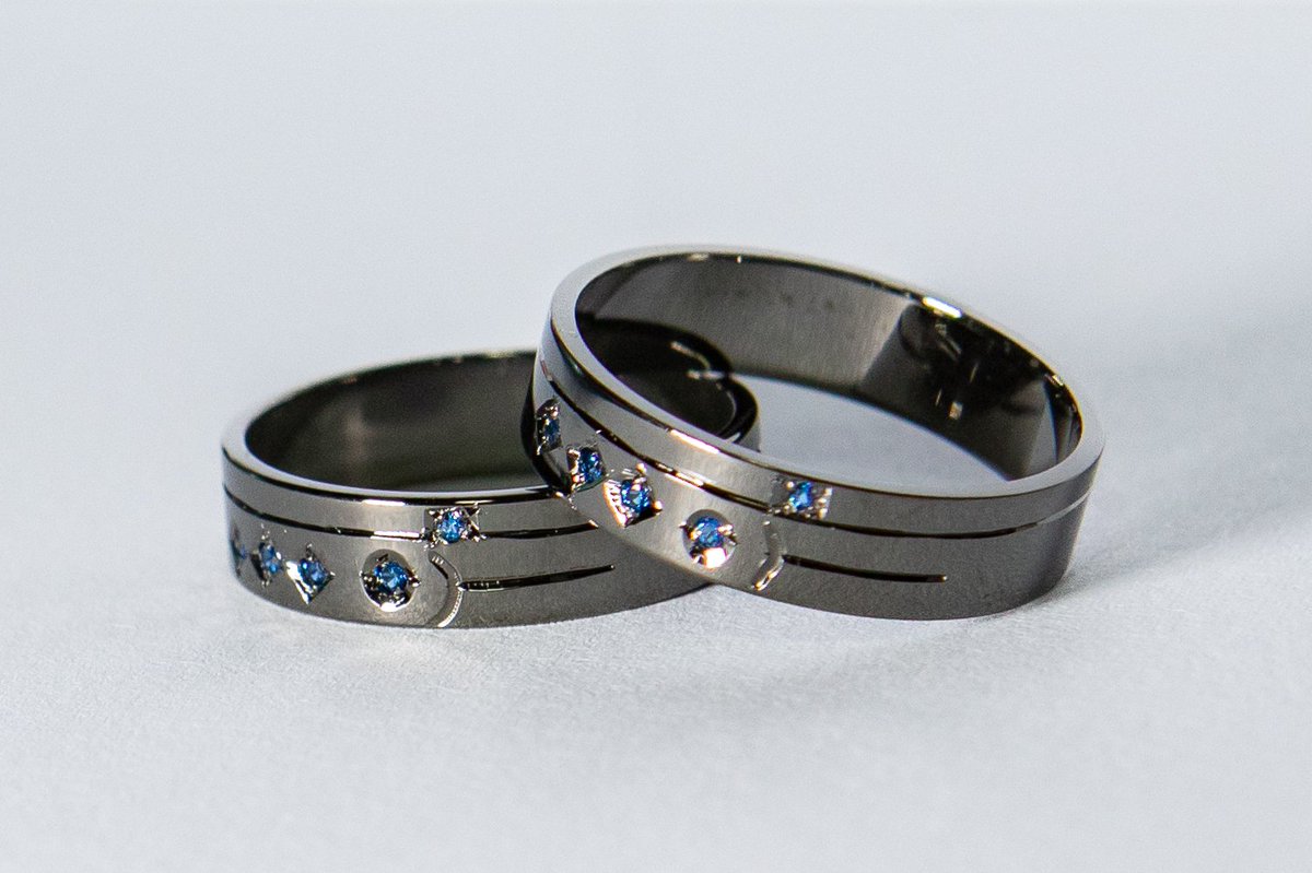 #RT 
추첨 2분 급구
백일몽 or 재관국 반지 가지고 싶은 분

1. 괴담출근 소장 인증 가능하다.
2. 금속 알러지가 없다
3. 손가락 여유가 있다

별거 아니구  만들고 싶은데 제 손가락에 여유가 없어요. 단순 각인일 수도 있고 디자인 반지일 수도 있어요. 

느낌은 타장르 반지 제작 사진 참고