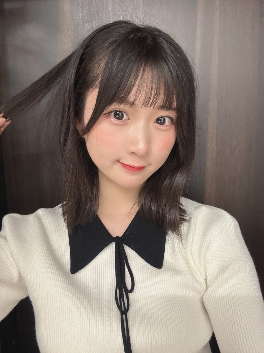 HKTサイン入りクッション　井澤美優 ゆるふわ巻きどうですか?👩🏻🤍
