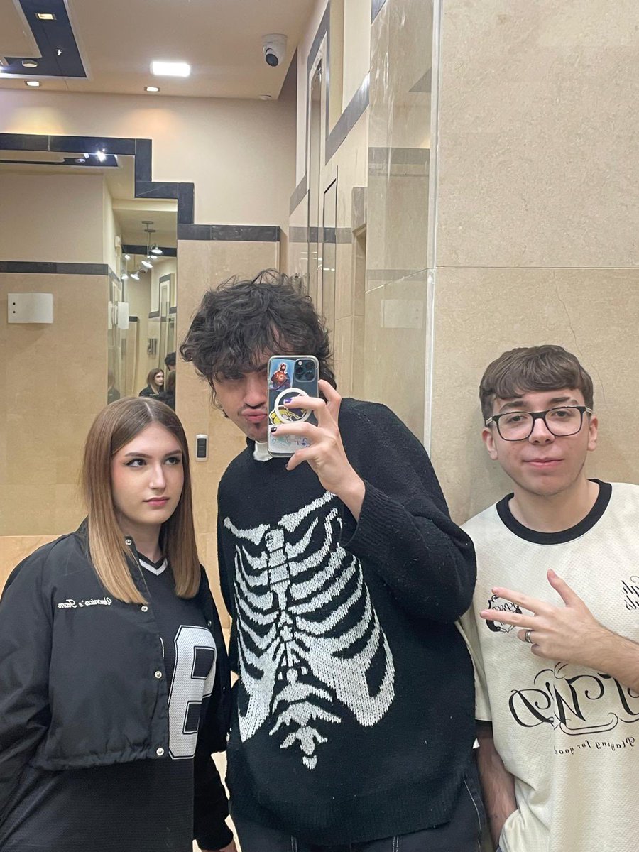 xzo tweet media