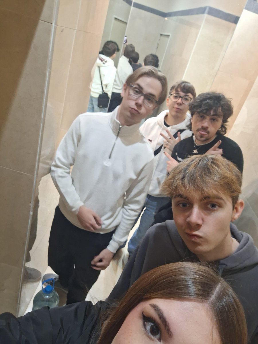 xzo tweet media