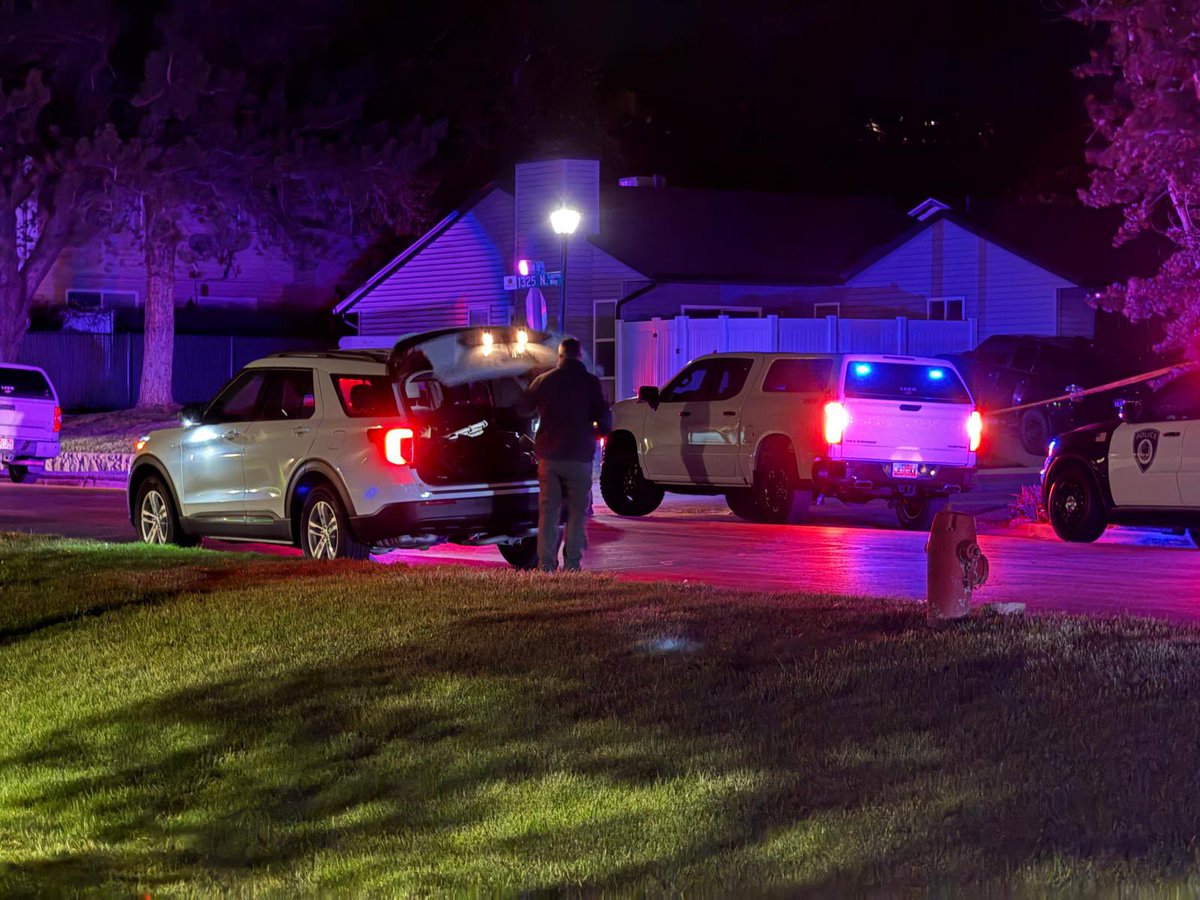 SLCScanner's tweet image. #Breaking #OIS 700 Lupine Way #Farmington. Police arrived on scene at approximately 0159 and officer reporting #ShotsFired and 1 person was down. Stby for updates.