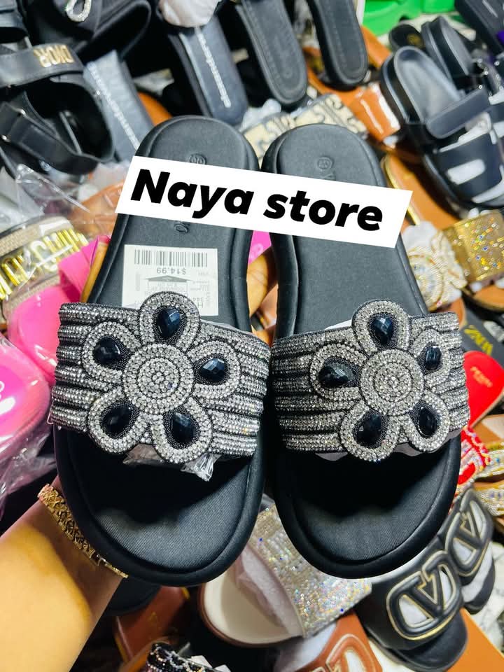 Naya_stores's tweet image. Stepping out should feel good, not stressful. That is why we combine comfort and beauty all in one place.
Available in 37-42
Black only
Price- 15,000
Location- Anambra state 

#nayastore #100DVC #100daysconsistencychallenge #slippersforwomen #slippers #nayastore