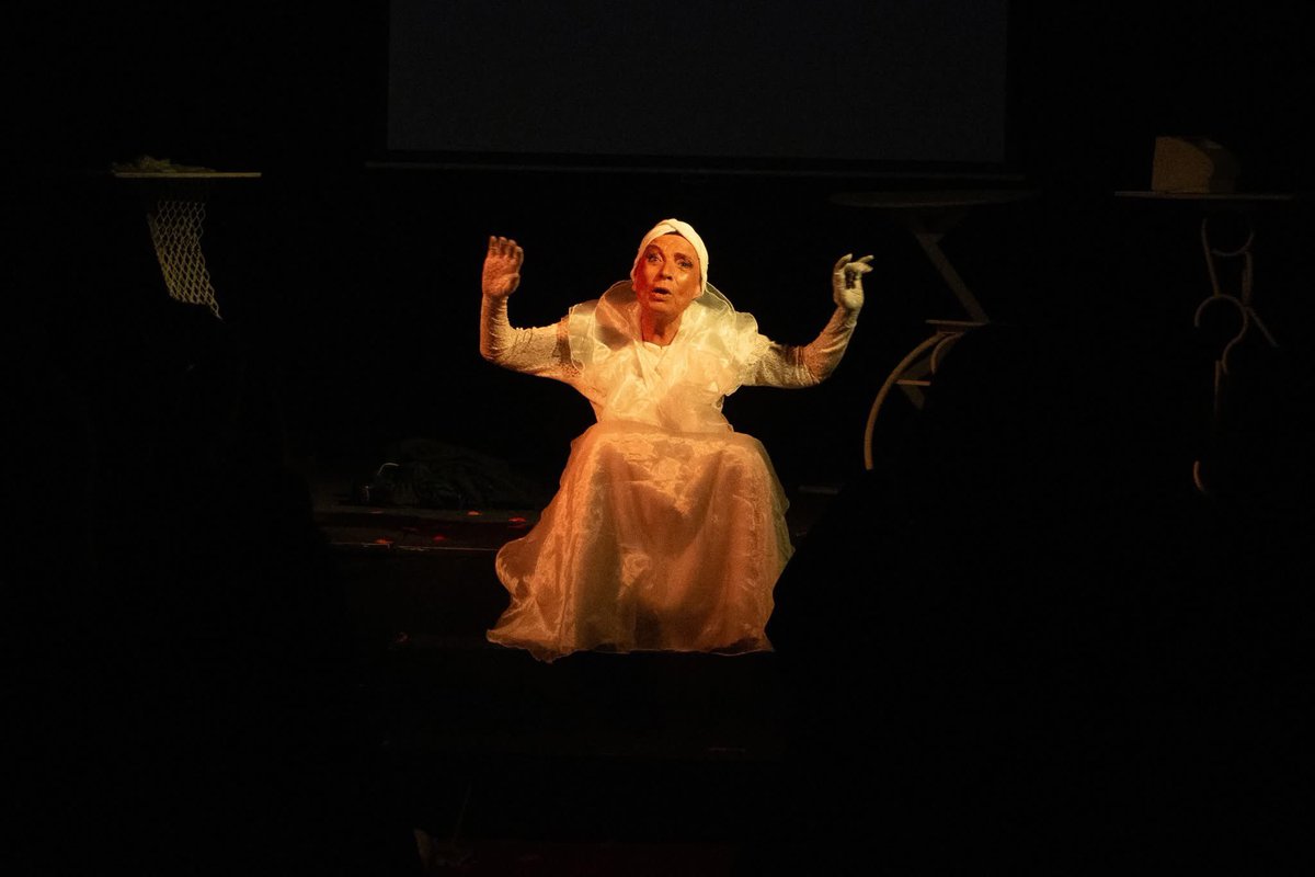 Una vez más se presentó en la #SalaChinaZorrilla la obra "Te invito a mi velorio" protagonizada por <a href="/IreneBianchi/">Irene Bianchi</a> .
📸 Acá te dejamos un resumen fotográfico 📸