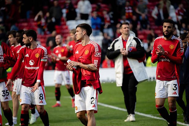 OFICIAL. Manchester United ahora se ha salvado matemáticamente de descender a 2da División Inglesa (Championship). Felicitaciones al club.