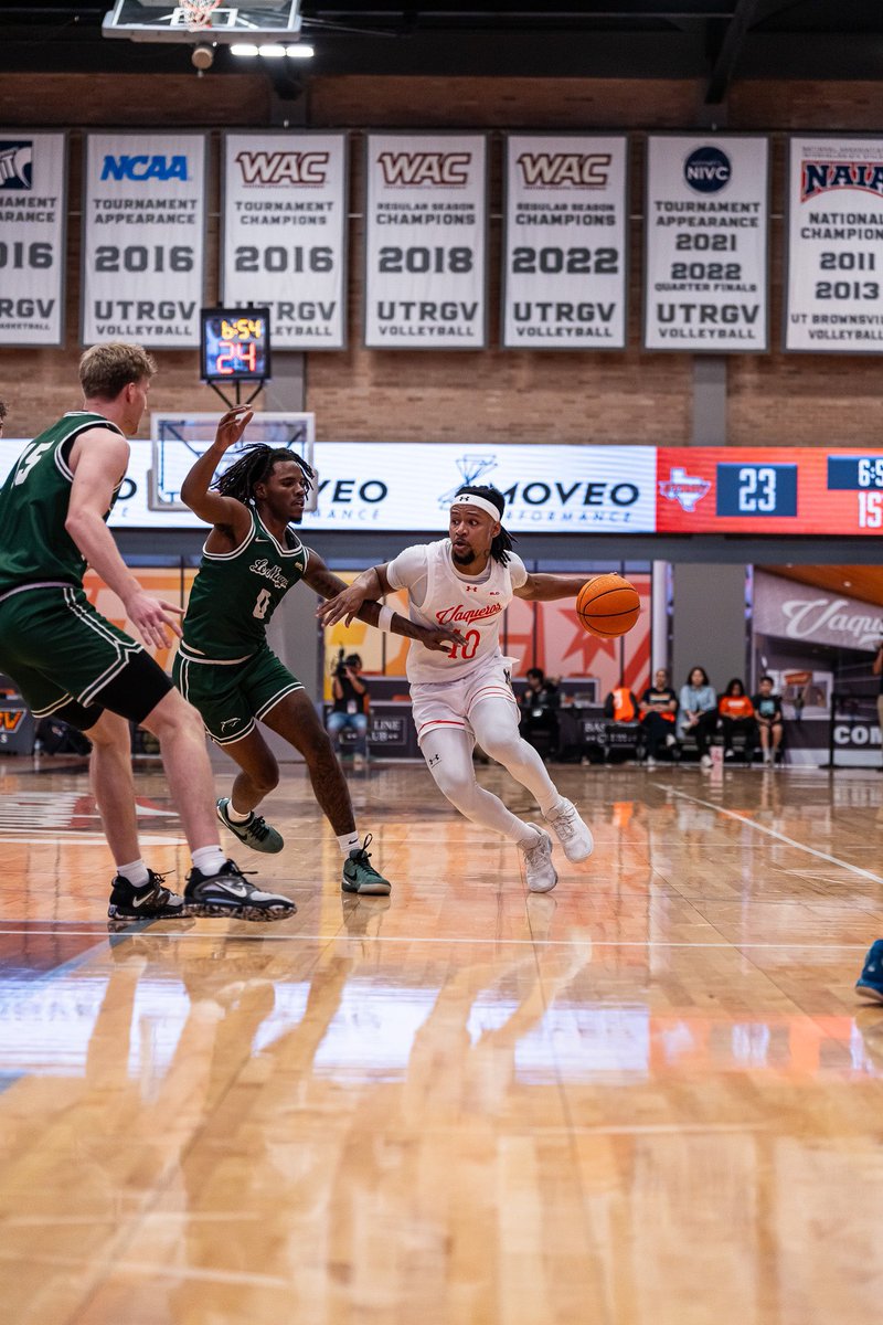 UTRGV G Cliff Davis will enter the transfer portal, he tells TPR.

Davis averaged 12.1 points, 4.5 rebounds, 2 assists, and 1.1 steal per game this season!