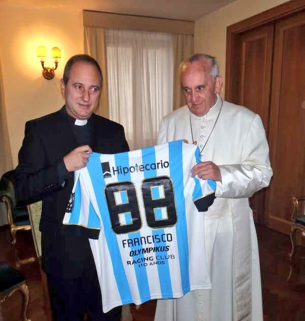Falleció, a sus 88 años, el papa más futbolero de todos. 

¡Descansa en paz, Francisco! 🕊️🙏🏼