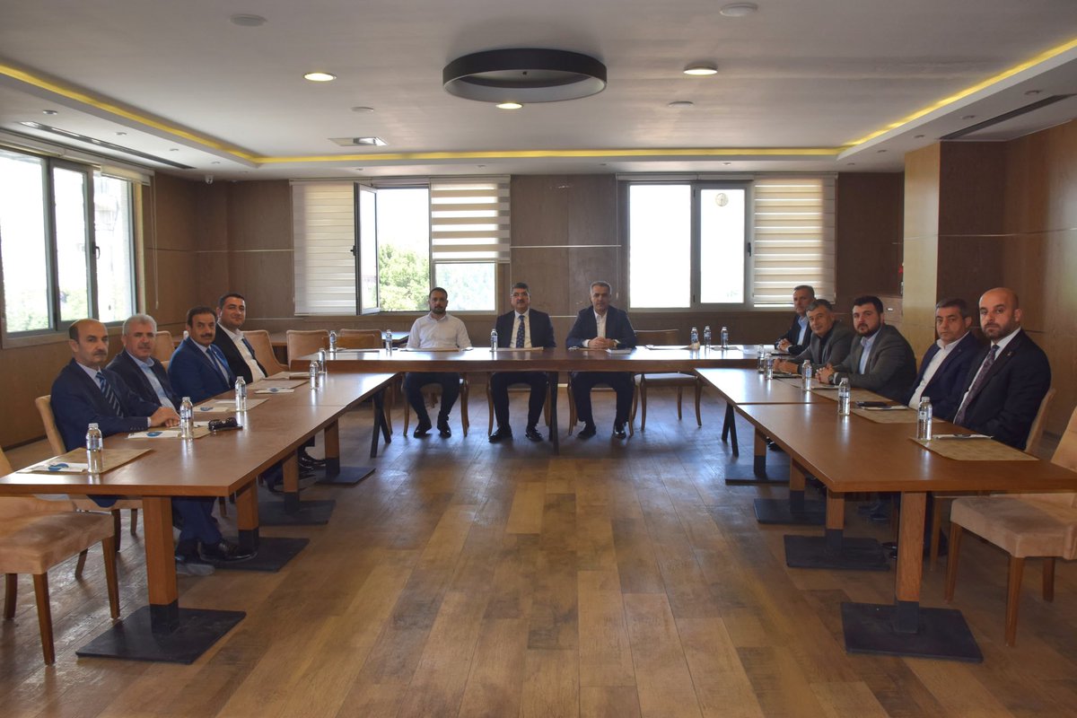 Milletvekilimiz Sayın Ferhat Nasıroğlu, İl Başkanımız Sayın Hüseyin Şansi ve Merkez İlçe Başkanımız Sayın Fatih Doğu’nun başkanlığında, ilçe ve belde belediye başkanlarımızla bir araya gelinerek kapsamlı bir istişare toplantısı gerçekleştirildi. 

Toplantıda teşkilat faaliyetleri
