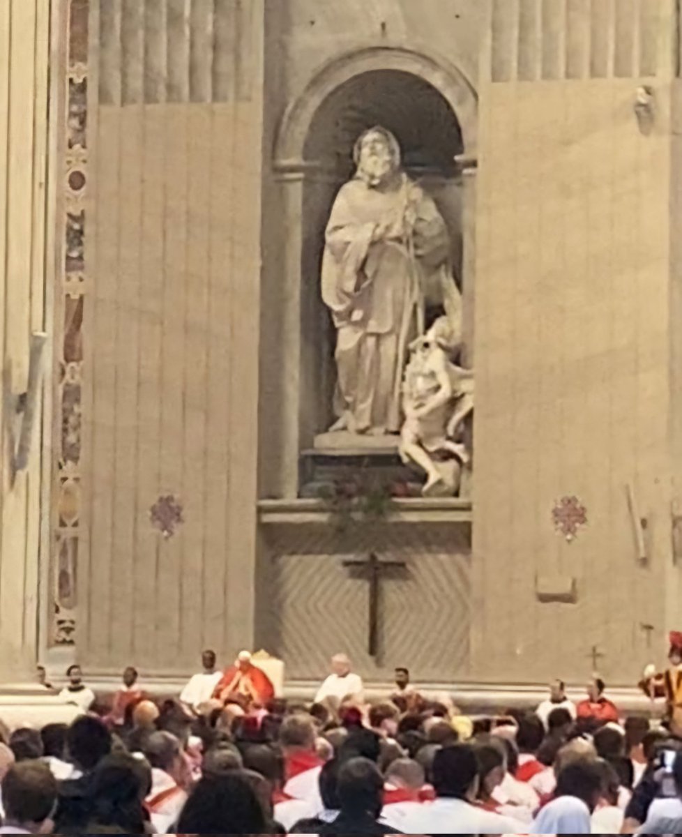 El año pasado pude asistir con mi familia a una misa de <a href="/Pontifex_es/">Papa León XIV</a> en la Basílica de San Pedro en #Roma. Inolvidable. DEP