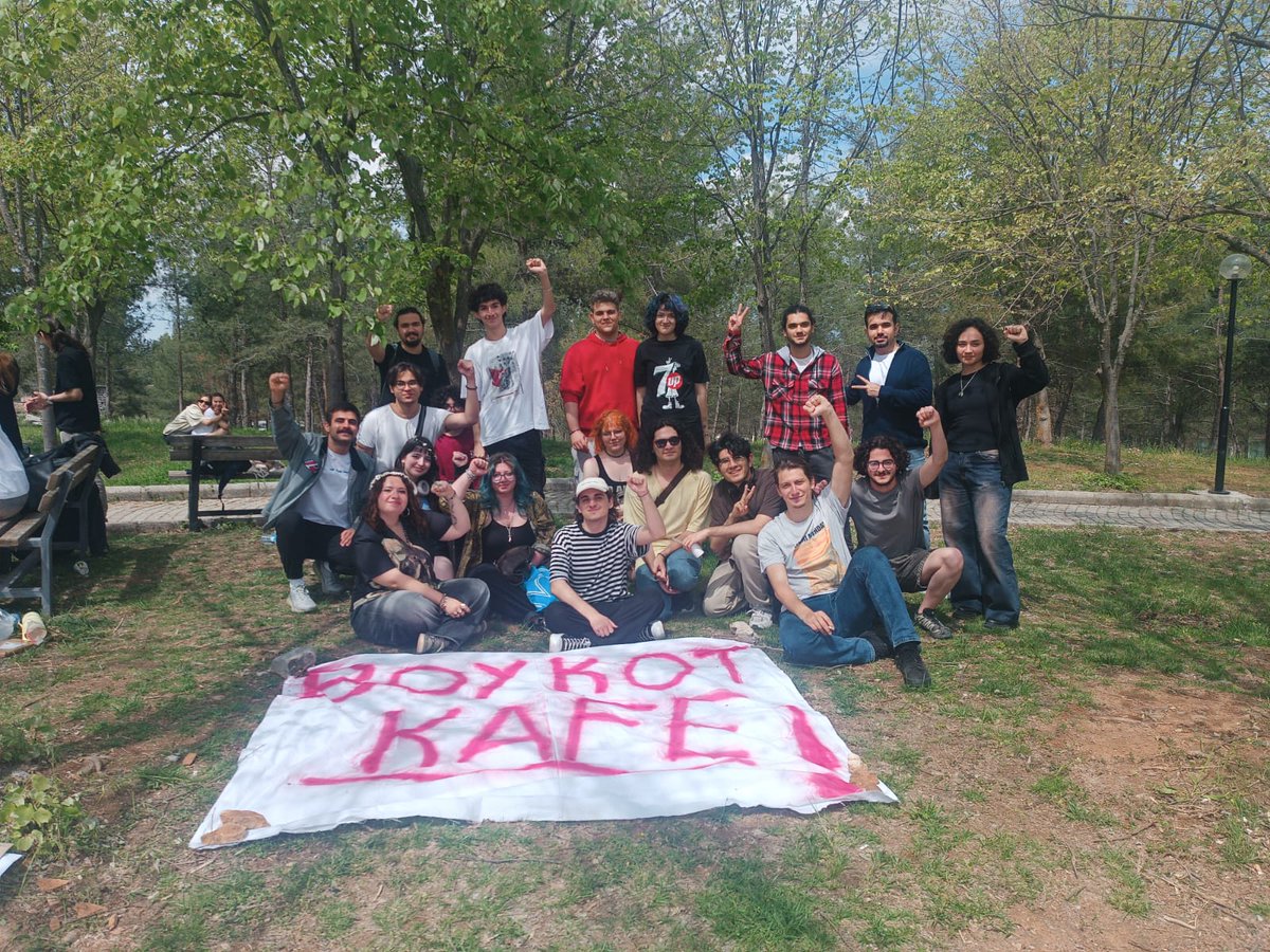 Kampüste direniş var.
Yaşasın tam bağımsız öğrenci hareketi!#msküboykotta