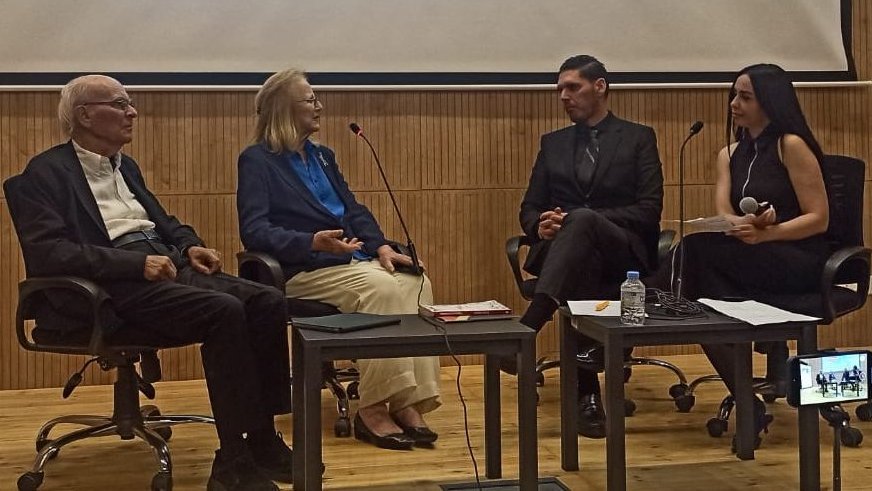 Nisan başında Ayşe, Hayzuran ve benim Kıbrıs TMMOB'nin konuğu olarak 3 günlük bir Kıbrıs ziyaretimiz oldu. İstanbul'dan uçakla Lefkoşa'ya gittik.  Kıbrıslı meslektaşlarla deneyimlerimizi paylaştık. Kıbrıs güzel bir Akdeniz adası, Lefkoşa da hoş bir şehir olmuş. Görülmeye değer.