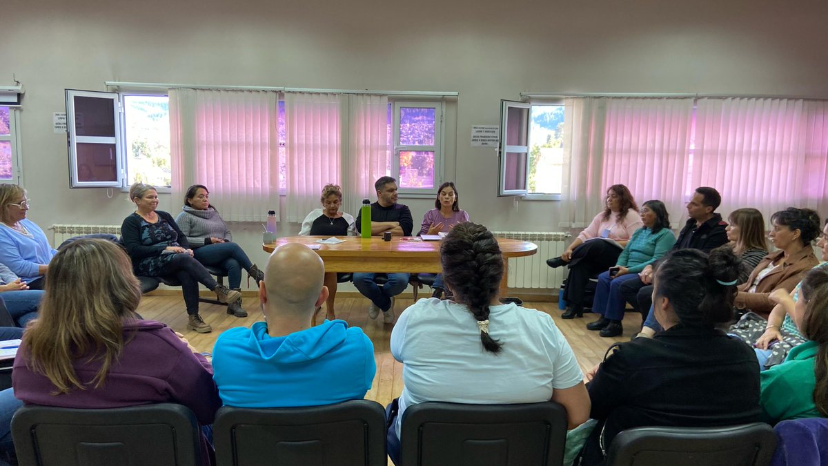 🟠  FORTALECEMOS LA RED DE TRABAJO CONJUNTO ENTRE LOS HOSPITALES DE LA CORDILLERA

🌐 Para más información: acortar.link/e9snmT

#Hospitales #Cordillera #Salud #Chubut #Gobierno