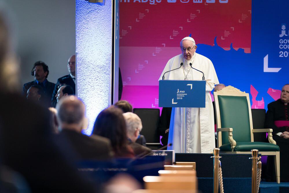 FIDA_LAC's tweet photo. El FIDA lamenta profundamente el fallecimiento de Su Santidad, el Papa Francisco.

Nuestros pensamientos están con la comunidad mundial, que recuerda su extraordinario liderazgo en defensa de las personas más marginadas y vulnerables.

📢Ver más: https://t.co/RyqU18hCjg https://t.co/cxDB6vPBHQ