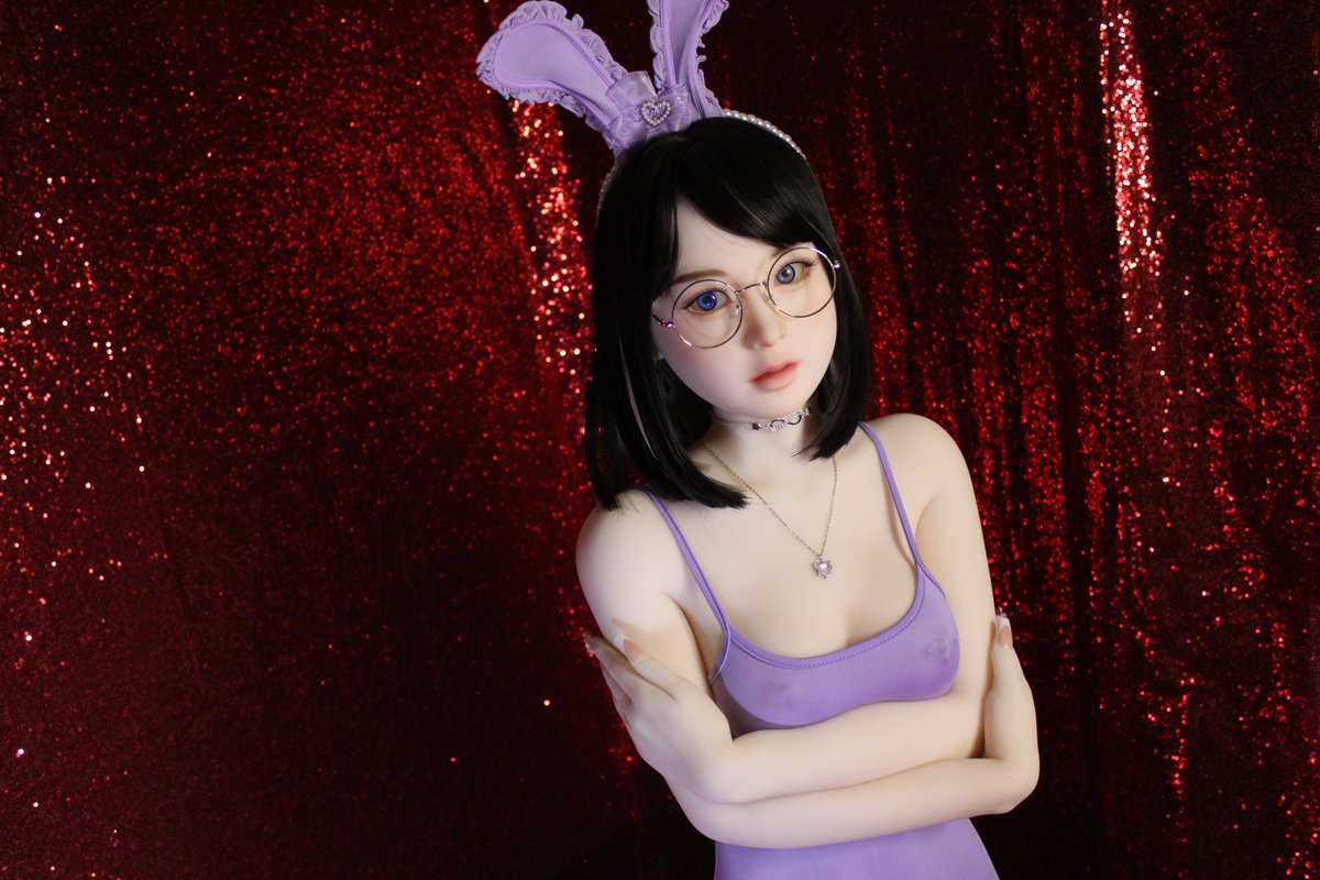 ElodieEtrielle's tweet photo. "This dress matches these bnuy ears pretty well. My piercings kinda print through though." - Raven  

H032-A head, promo makeup, custom eyes.  

#momodoll  #tpedoll https://t.co/7s81y4MXm0