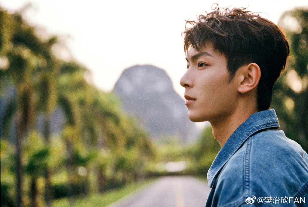 govinni13's tweet image. Fan Zhixin has posted new photos on his Weibo account.  I find his soft, fluffy hairstyle quite appealing; it gives him a cool and fresh look.😎🤗😘
 His performances in short dramas are excellent,  even with clichéd scripts, (eg #MyLethalMan , #GameOfTrueLove #PresentIsPresent