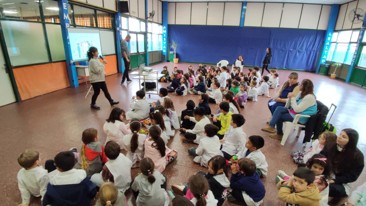 En el marco de la Semana de la Salud, la especialista del <a href="/ipcsh_cenpat/">Ciencias Sociales en Patagonia / IPCSH- CONICET</a> , Anahí Ruderman, realizó una actividad con alumnos y alumnas de la Escuela 158 de Puerto Madrtyn