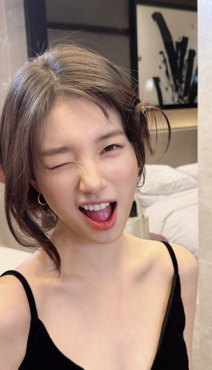 seori_ri_ri's tweet image. 수지 언니 평소에 잘 안쓰는 이런 표정의 셀카들이 너무 좋은거에요