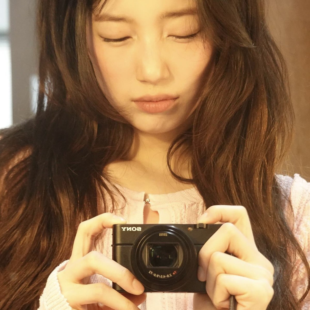 seori_ri_ri's tweet image. 수지 언니 평소에 잘 안쓰는 이런 표정의 셀카들이 너무 좋은거에요