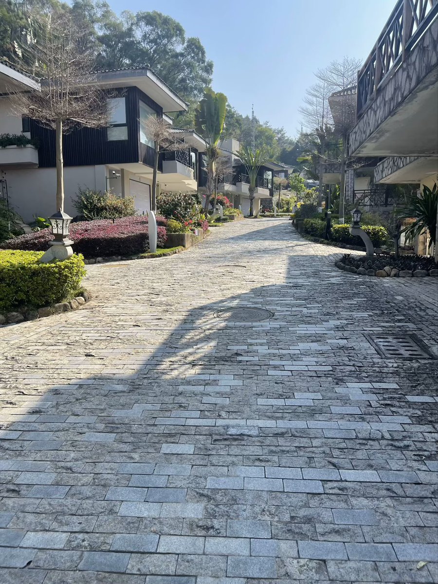 alikeb9's tweet photo. 补记录一下，还是温泉别是比较私密。楼下停车，楼上泡温泉。 #厦门 https://t.co/tRX2ykK0RF