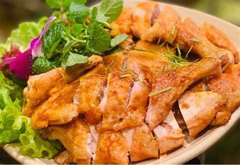 LinLin_213's tweet photo. Dezhou Braised Chicken: The Bird That Falls Apart
First, it's soaked. Then it's fried. Then it bathes for hours in a broth older than the recipe book.
In Dezhou, chicken isn’t cooked. It’s transformed.
Skin like lacquered amber. Bones so soft, chopsticks feel like overkill. https://t.co/o57C5HM3ZZ