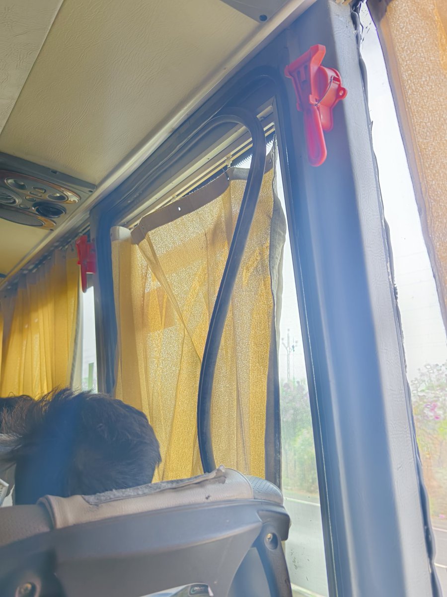 sg90901's tweet photo. @NeoGo_Official this was a terrible experience!
The bus broke down midway before the destination &amp; left us stranded.
No backup, not even a point of contact.
Pathetic bus condition and zero accountability
Need refund+compensation for inconvenience
@redBus_in
Tkt No-TU5M93435983 https://t.co/e9i2umZChz