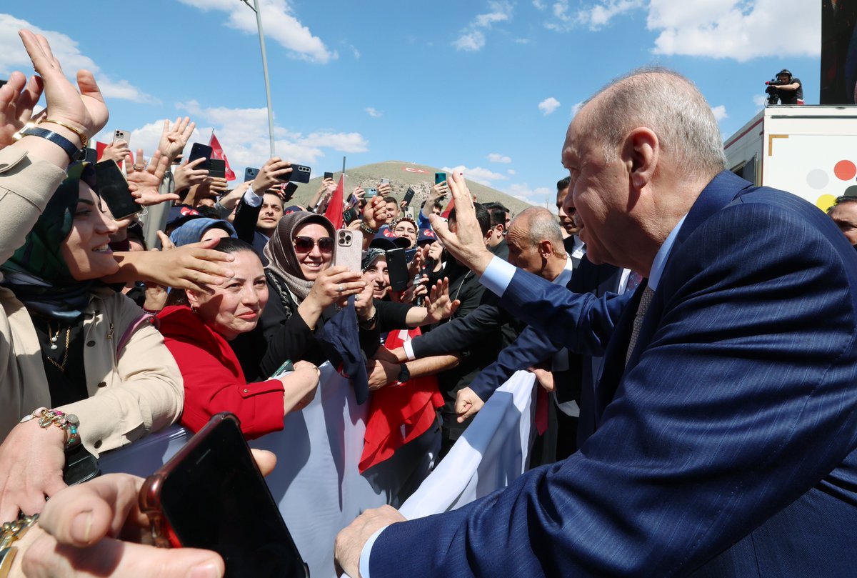 Akparti's tweet photo. Cumhurbaşkanımız Sayın Recep Tayyip Erdoğan, Türksat Gölbaşı Yerleşkesi'nde düzenlenen "Türksat 6A Hizmete Alma" törenine katıldı. https://t.co/8rRUvmQC9N