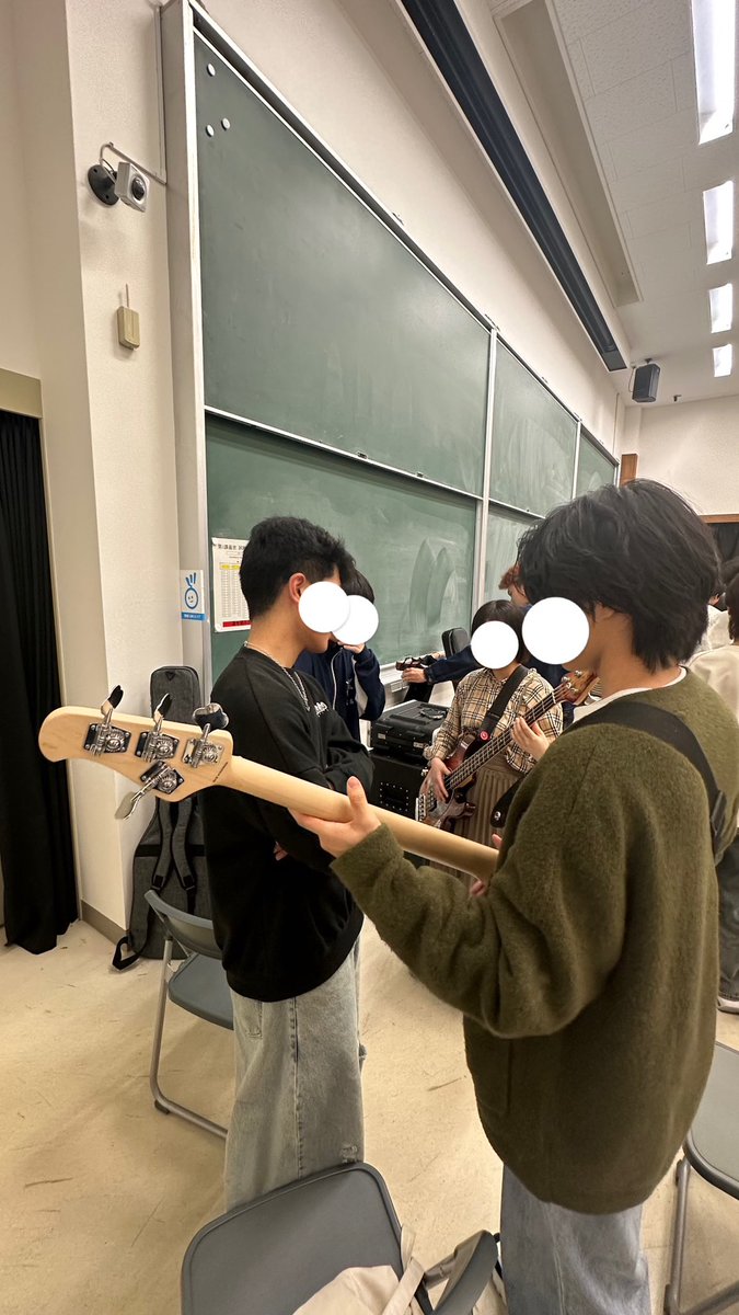Medics_NUM's tweet photo. 4/20(日)に行われた楽器体験会＆ミニライブ来てくれた1年生ありがとうございました😊
 次の新歓イベントは5/18(日)の楽器体験会＆中間確定コンです🎸🥁
 今回来れなかった人もぜひご参加ください‼️ https://t.co/isfA9WFwZA