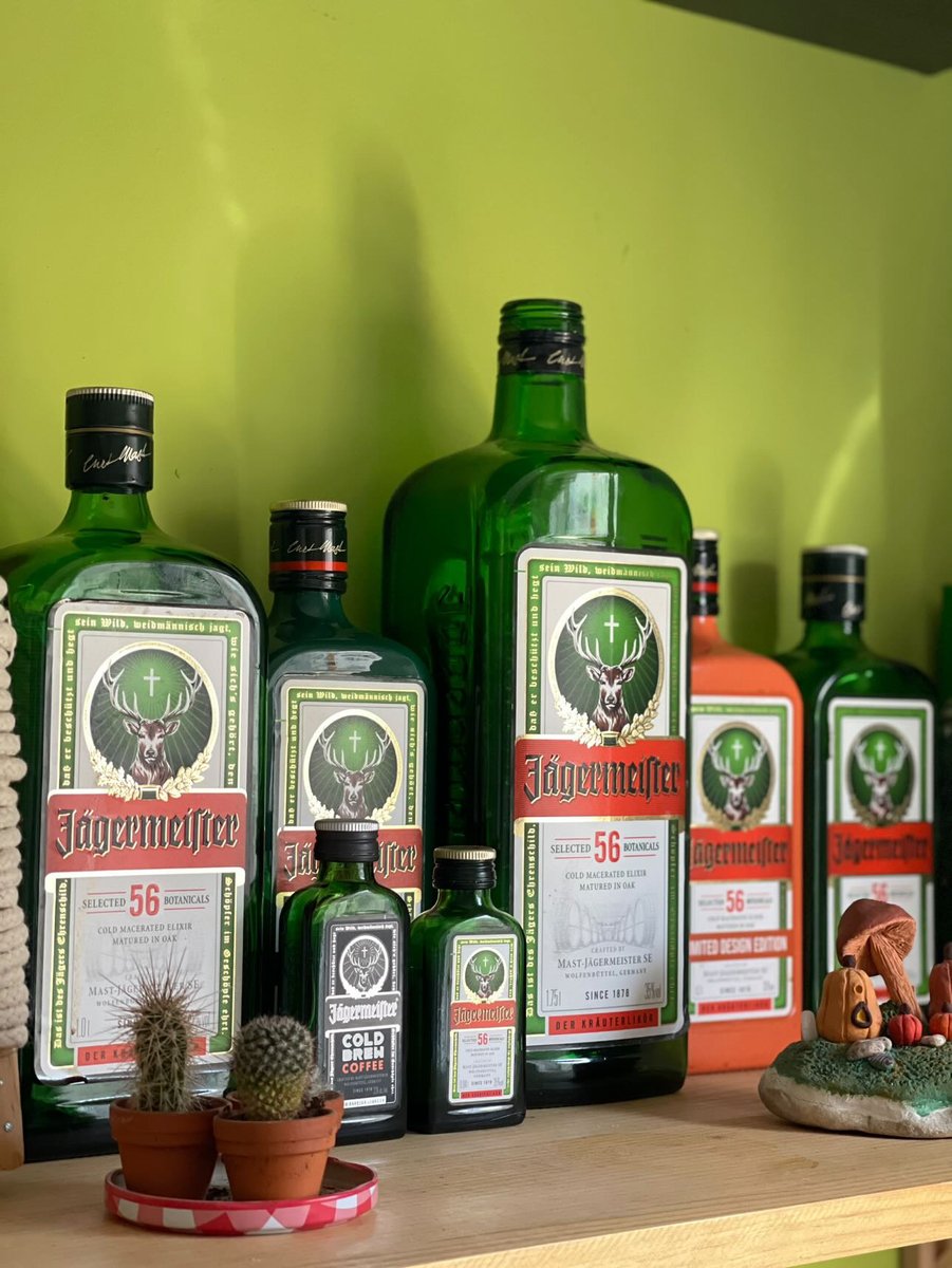 con un altar así y aún hay gente que se casa en las vegas?