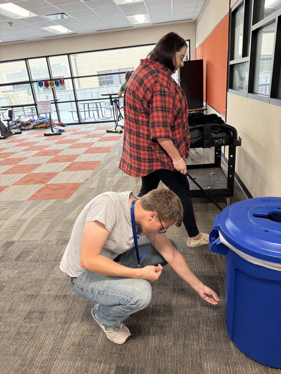 MJEjags's tweet photo. @MsChan_MJE was cleaning up Math STAAR Review decorations. @MrsHendren3rd, Mr. Smith &amp; Mrs. Deadessis took it upon themselves to come to the rescue w/out hesitation to help clean up. Definition of leading by example and acts of kindness! Way to go, @MJEThirdGrade ! #MayDellsGift https://t.co/b5OrB66Bjb
