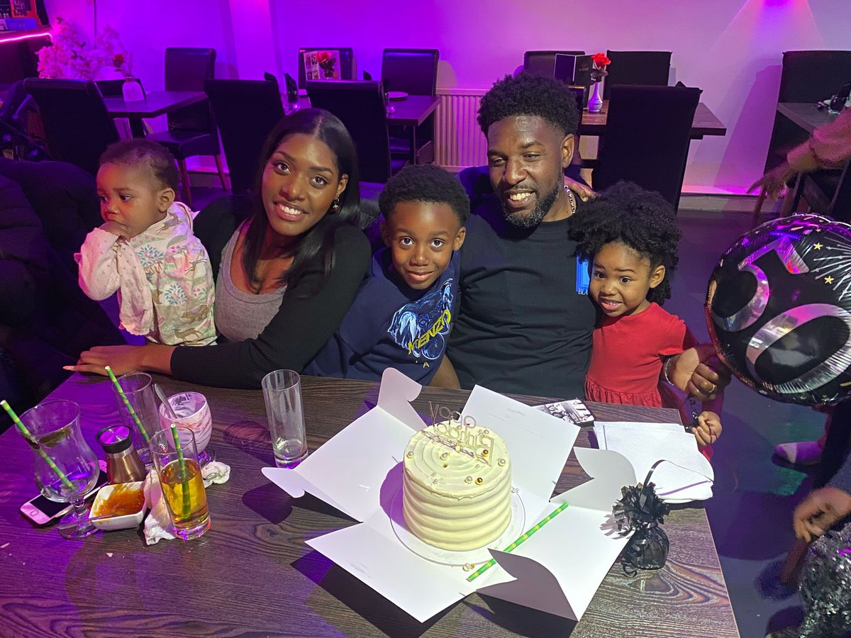 SatNavtheGooner's tweet image. 50th Birthday Celebrations continue!! A nice family meal yesterday with my nearest and dearest #FamilyOverEverything #Blessed #Grateful 🙌🏾🎉💯❤️❤️❤️