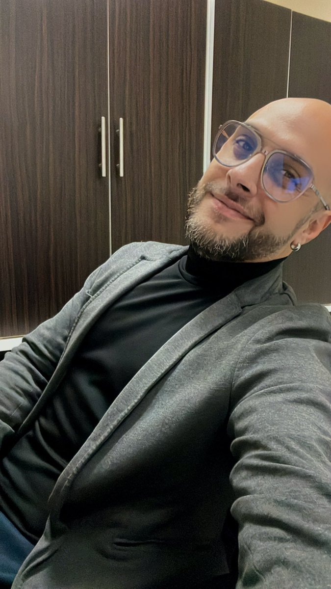 Busca siempre la mejor versión de ti mismo. 

Dios te bendiga.

#love