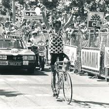 #ReporteCoronell
Terrible confesión de paramilitares: desaparecieron y descuartizaron a 4 vecinos de Lucho Herrera, porque no le quisieron vender su tierra.
Si es cierto, el jardinerito, ídolo de mi juventud, se derrumba y confirma que la codicia y la maldad no tienen límites.
No