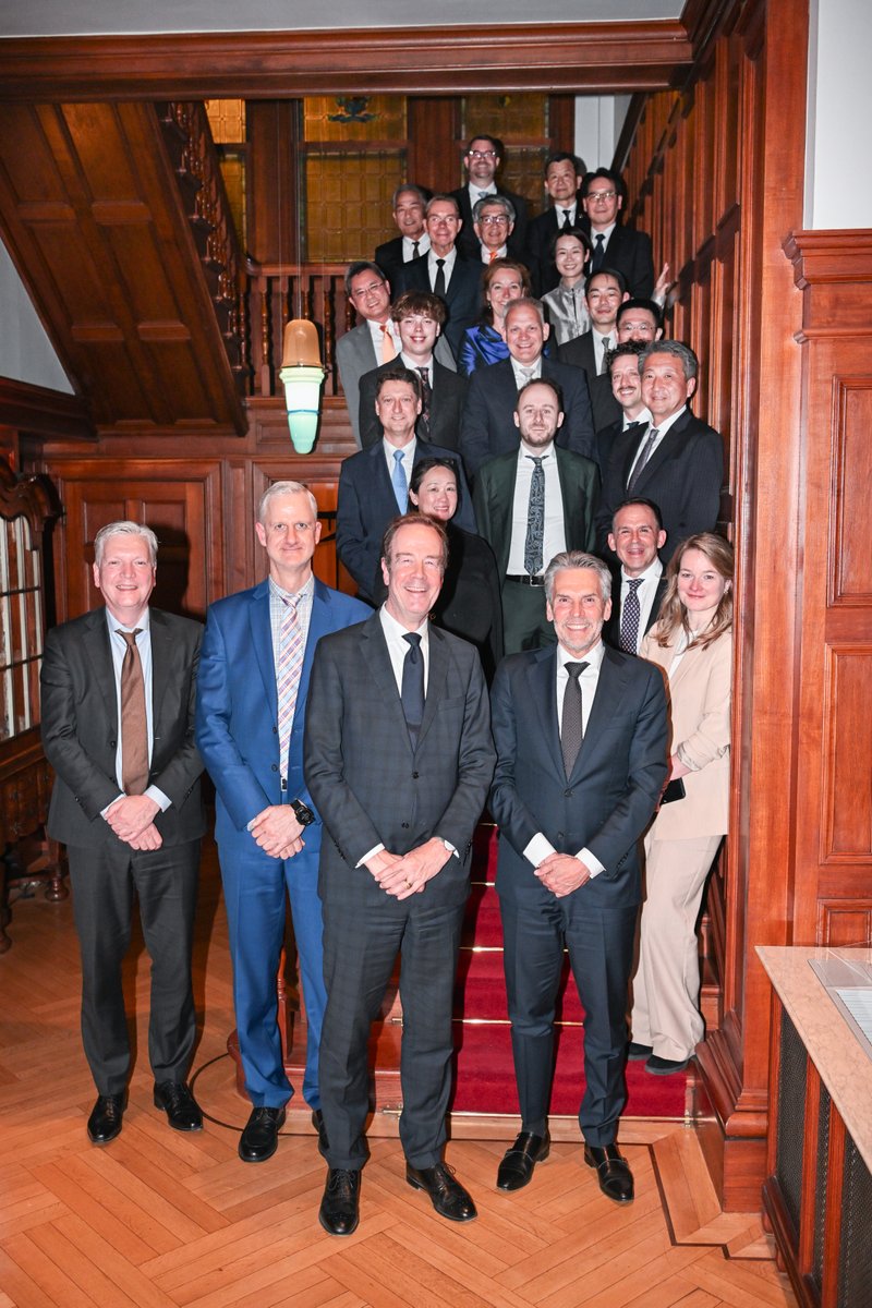 NLinJapan's tweet image. Prime Minister Dick Schoof wrapped up day one in Japan with a business dinner with Dutch firms in 🇯🇵 and JP companies in 🇳🇱; exchanging views on cross-border challenges and opportunities. 
#NLinJapan #NFIA #Trade #Innovation #CommonGround
@nfiajapan @ian_tokyo @AgriTokio