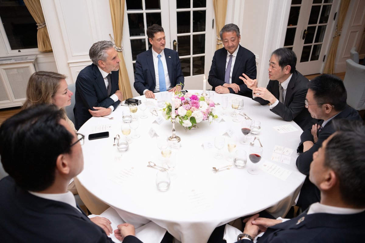 NLinJapan's tweet image. Prime Minister Dick Schoof wrapped up day one in Japan with a business dinner with Dutch firms in 🇯🇵 and JP companies in 🇳🇱; exchanging views on cross-border challenges and opportunities. 
#NLinJapan #NFIA #Trade #Innovation #CommonGround
@nfiajapan @ian_tokyo @AgriTokio