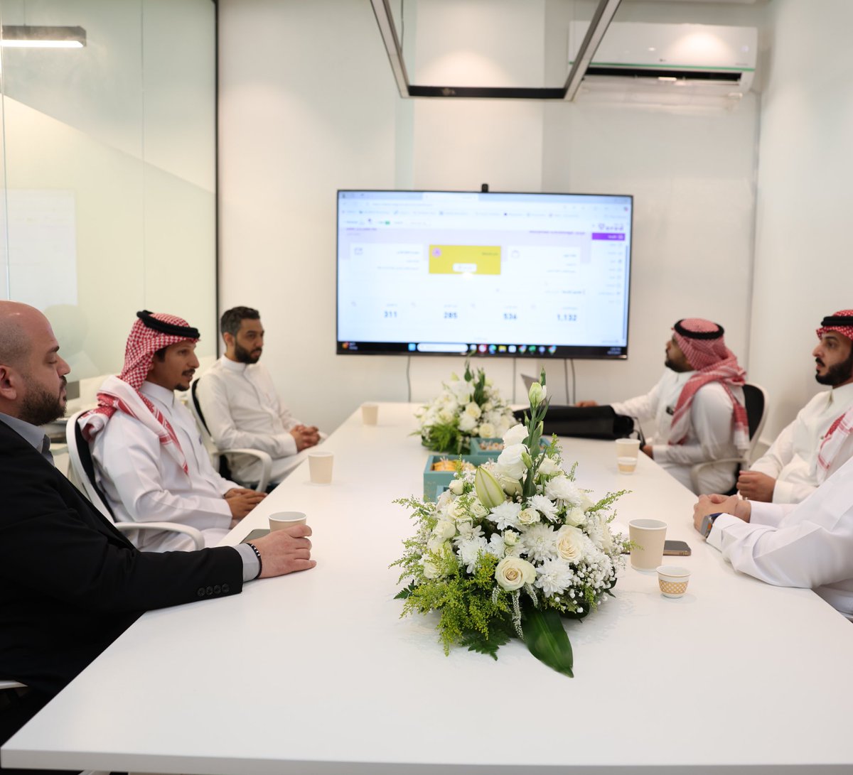 Faisal Almaklas فيصل ال مخلص (@faisalalmaklas) on Twitter photo مازلت أتذكر أول يوم تحدثت فيه عن #التقنية_اللوجستية وطموحي لأن تكون المملكة من أوائل الدول حول العالم التي تطبق أحدث التقنيات للقطاع اللوجستي مما يسهم في تحقيق رؤية المملكة الطموحة لهذا القطاع المهم .واليوم بتوفيق الله نحصل في <a href="/TorodCo/">Torod | طرود</a> على جائزة شركة العام اللوجستية ولأول مرة مازلت أتذكر أول يوم تحدثت فيه عن #التقنية_اللوجستية وطموحي لأن تكون المملكة من أوائل الدول حول العالم التي تطبق أحدث التقنيات للقطاع اللوجستي مما يسهم في تحقيق رؤية المملكة الطموحة لهذا القطاع المهم .واليوم بتوفيق الله نحصل في <a href="/TorodCo/">Torod | طرود</a> على جائزة شركة العام اللوجستية ولأول مرة