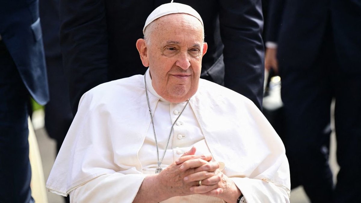 En 1977 el Betis ganó la Copa y meses después falleció Pablo VI (Papa).

En 2005 el Betis ganó la Copa y meses antes había fallecido Juan Pablo II (Papa)

En 2022 el Betis ganó la Copa y falleció Benedicto XVI (Papa emérito)

En 2025... acaba de fallecer Francisco (Papa)