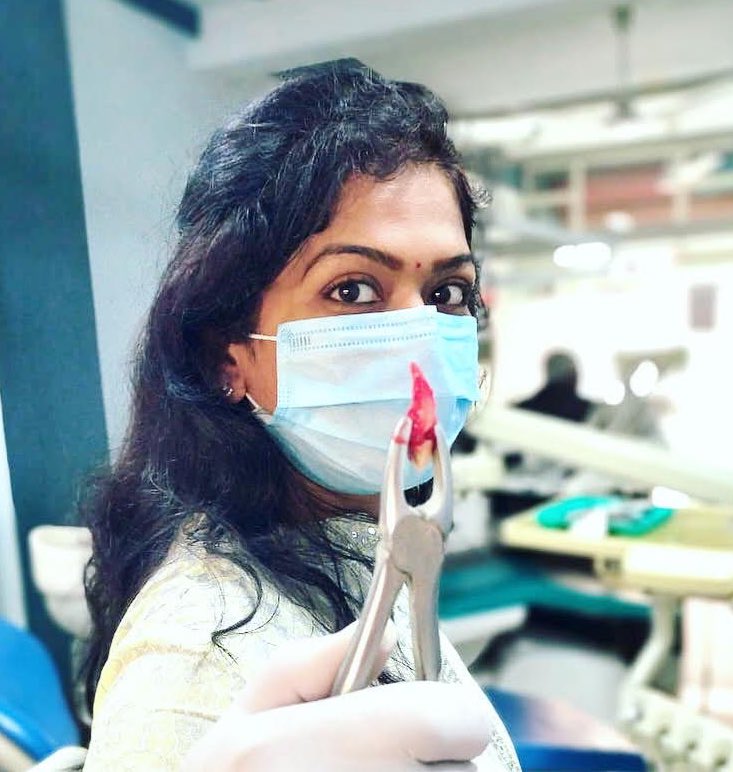 DrBpatel's tweet photo. We have to wear mask daily at clinic 😷 but those days were different when we had to attend weddings, we had to protect ourselves from covid and at the same time we had to look beautiful 😀 and so we found matching ethnic masks 😍

#halffacetwitter 
#masktwitter https://t.co/52qmmfVmct