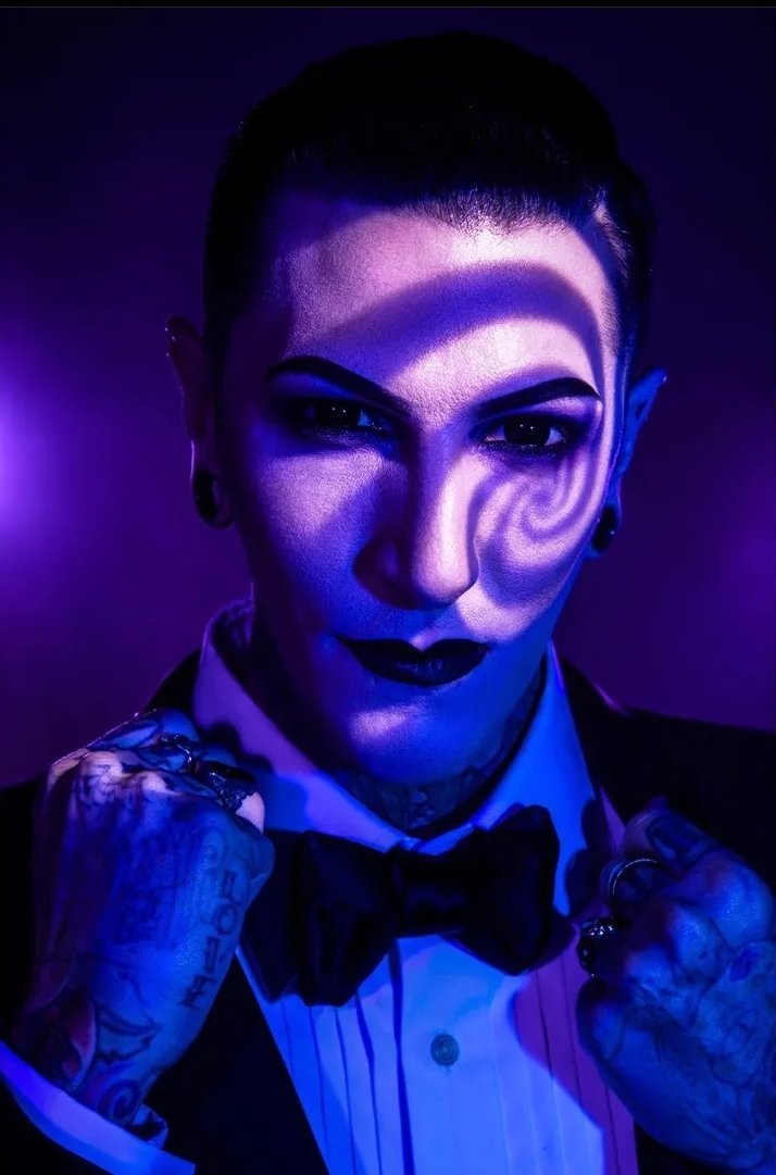 xdarknoirx's tweet photo. He really does look stunning in purple💜😈 https://t.co/WOGqgm0WtL
