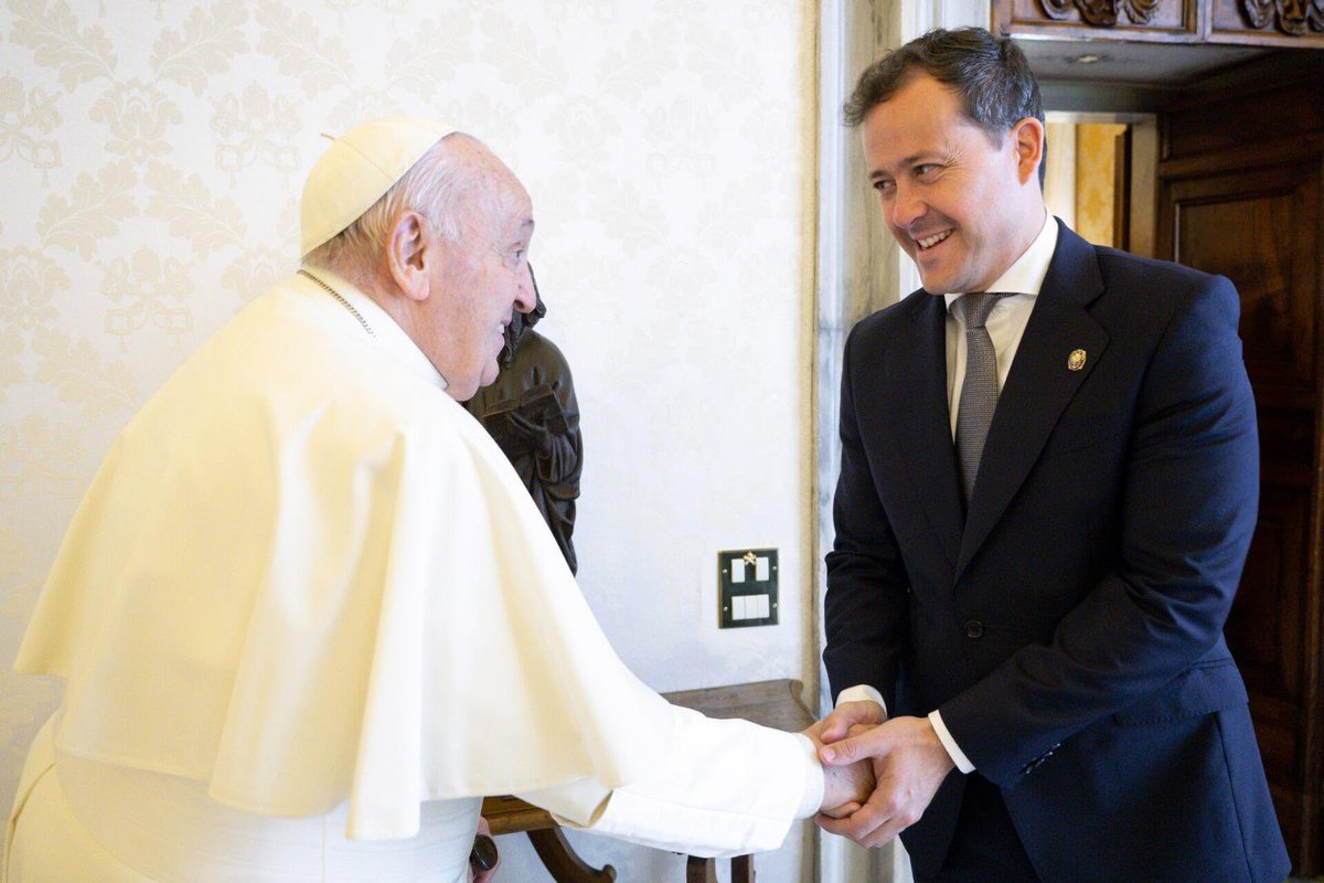 Lunes de Pascua con la triste noticia del fallecimiento del Papa. 

Un hombre al servicio de Dios y de la Iglesia que, con su magisterio, nos ha mostrado el camino de la Fe y de la Esperanza.

Descanse en Paz 

🙏