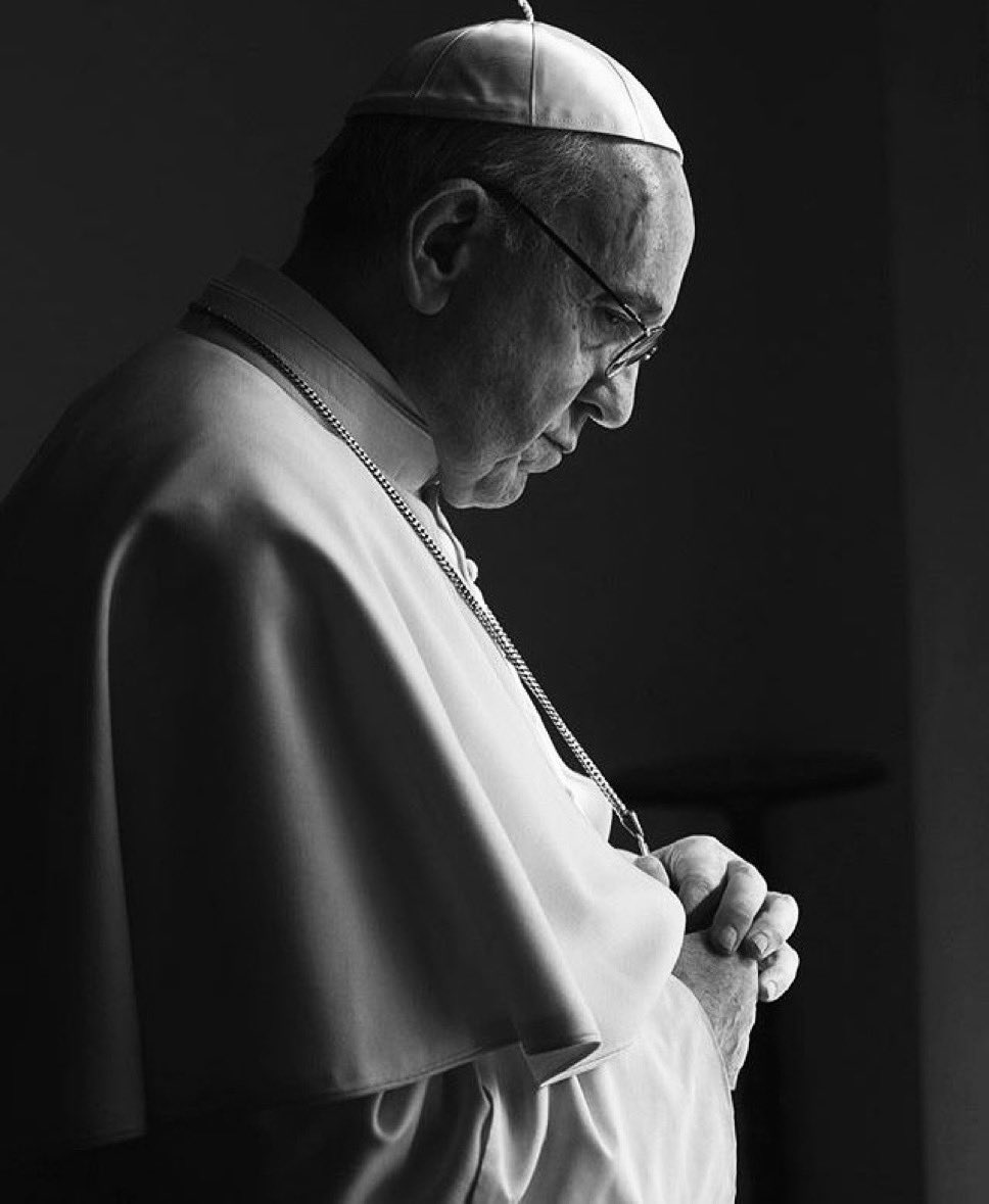 adma_utrera's tweet photo. Nos unimos a toda la Iglesia Universal en oración ante la noticia del fallecimiento del Santo Padre. Que el Señor, por intercesión de la Virgen María Auxiliadora, lo acoja en su gloria, en agradecimiento por toda una vida de entrega y servicio a la Iglesia en el mundo. https://t.co/VyLsWvG7Qv