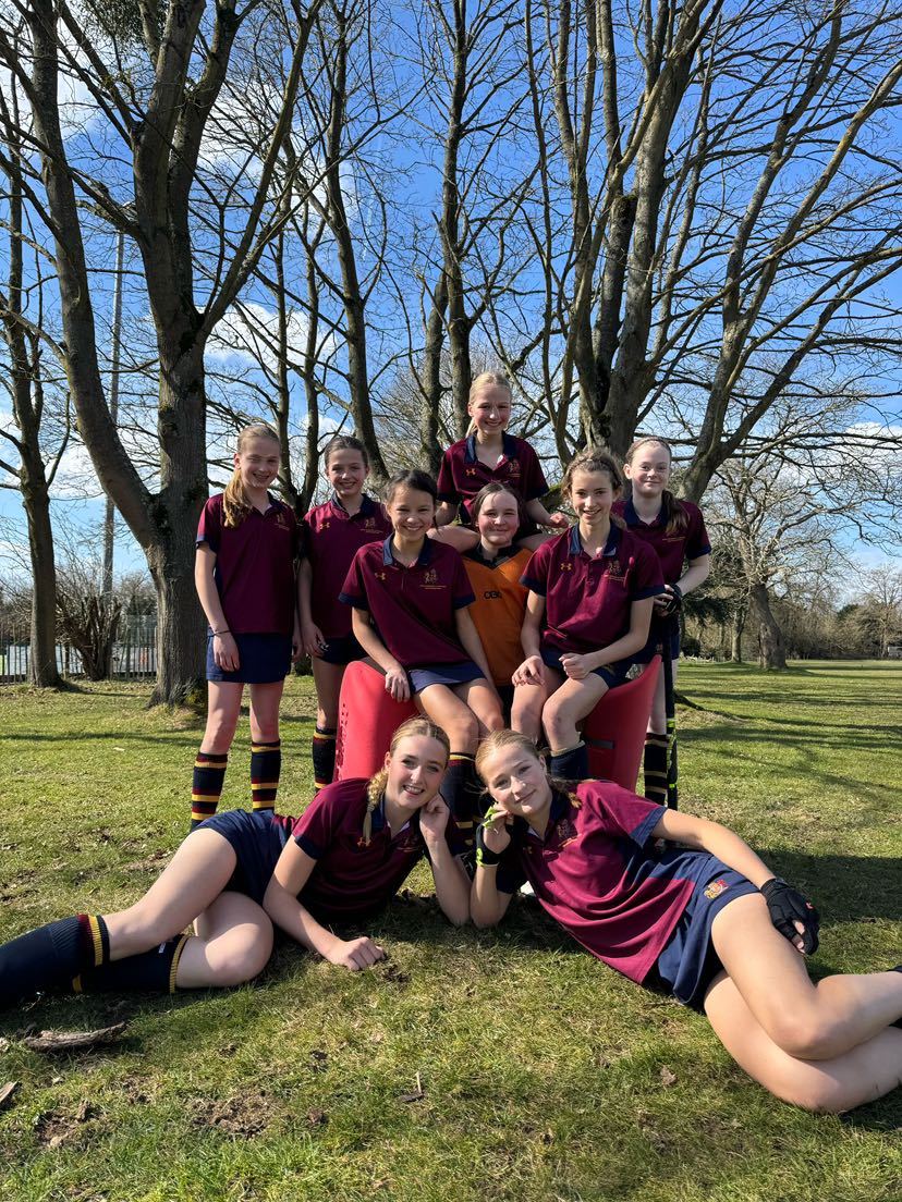 Our U13A girls dominated the South Central In2Hockey tournament, going unbeaten and conceding just one goal all day! Now, they’re off to Nottingham in May to represent South Central at nationals! 🎉💪 
#RoadToNationals #KESHockey #Hockey