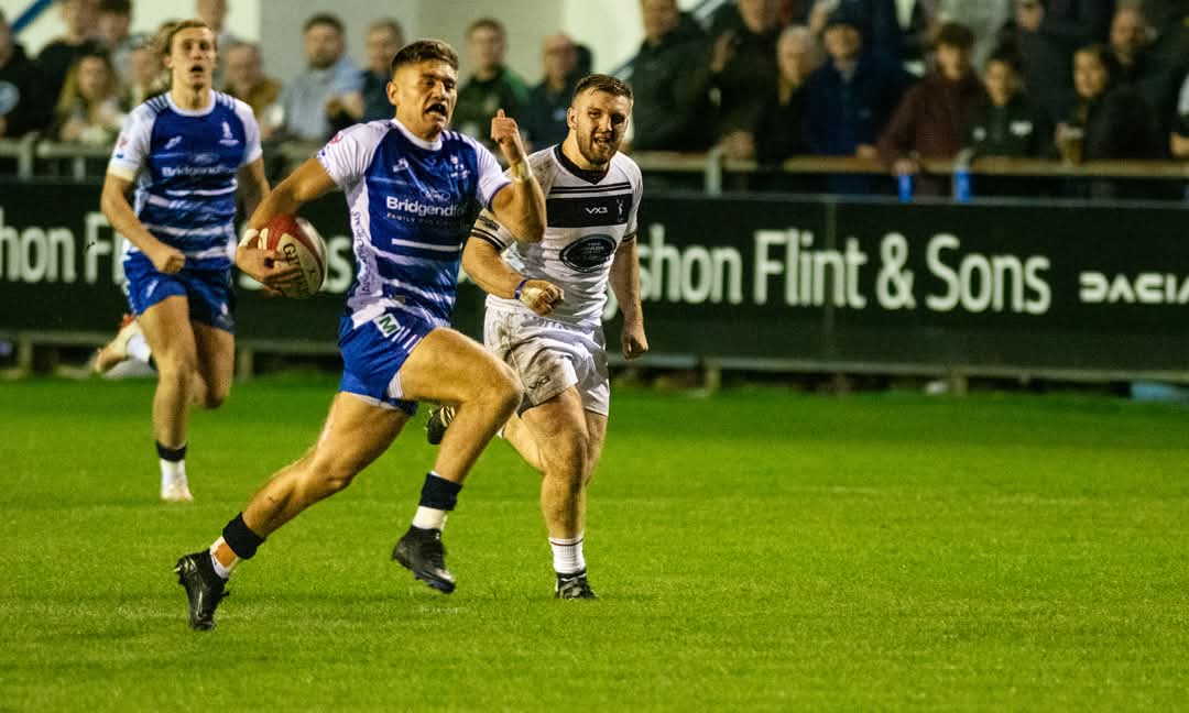 𝙒𝙄𝙇𝘿𝘾𝘼𝙍𝘿 𝙋𝙇𝘼𝙔𝙊𝙁𝙁 𝙁𝙄𝙓𝙏𝙐𝙍𝙀 𝙉𝙀𝙒𝙎 🆚

Thursday night lights at the Brewery! 🤩

🆚 Swansea 
📌 Dunraven Brewery Field 
📆 Thursday 24th April
⏰ 7:30pm
🏆 Super Rygbi Cymru Wildcard Playoff
📺 S4C Clic 

🔵⚪