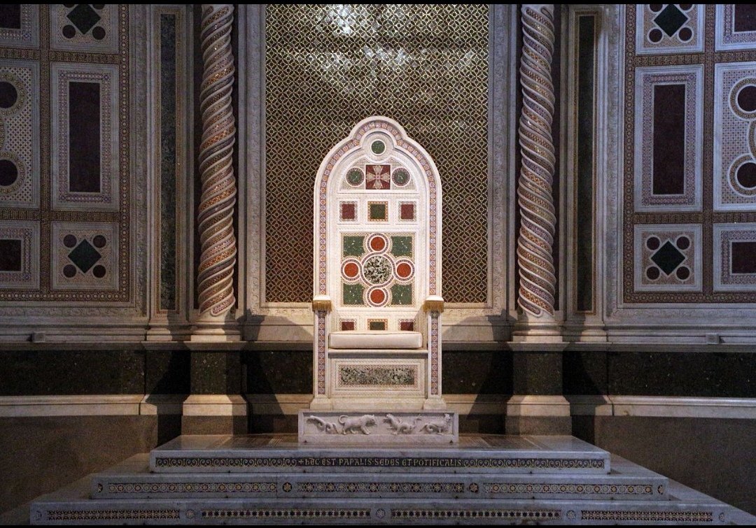 yess de heilige cuckstoel is opnieuw vrij