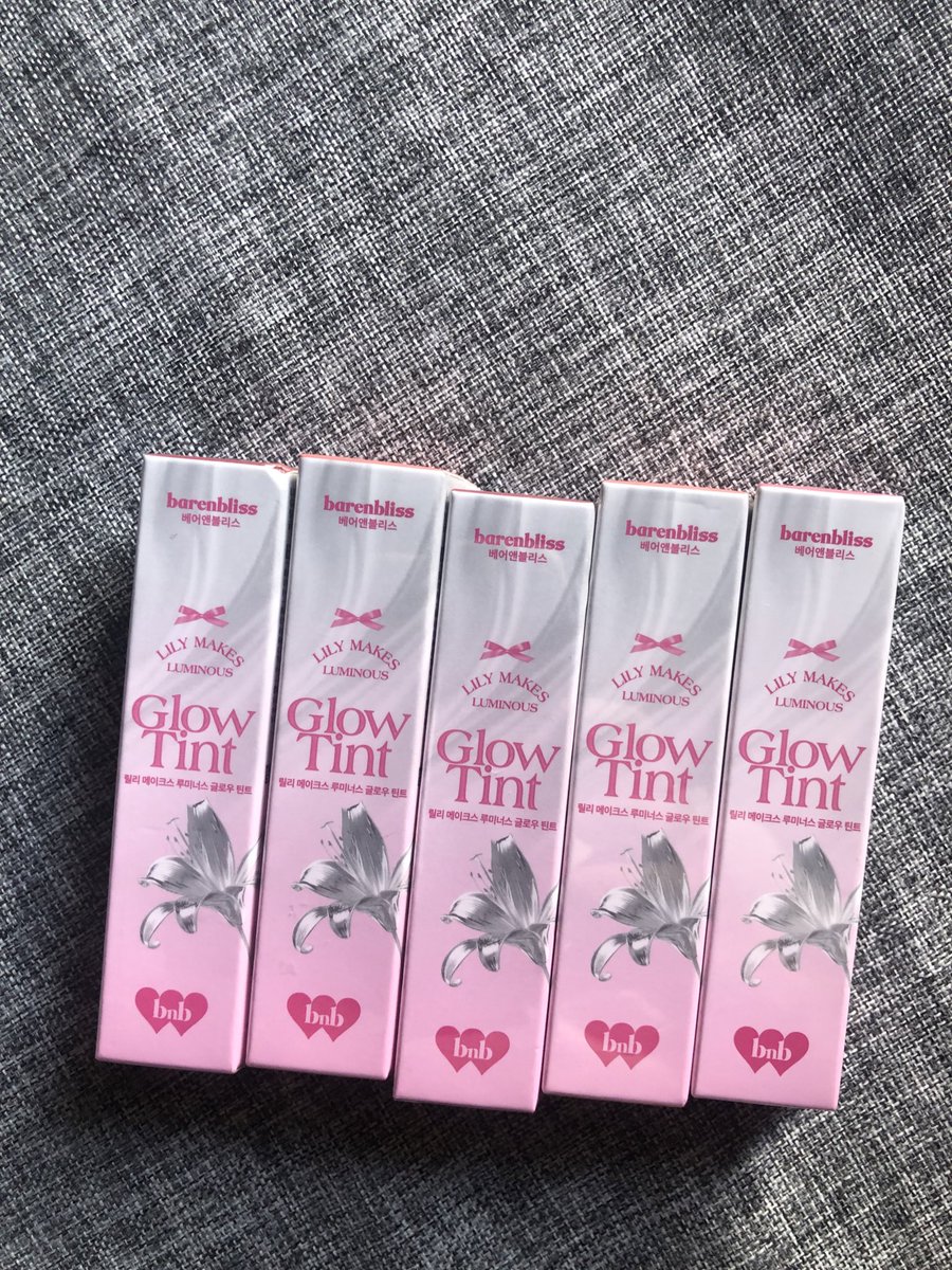 user167272727's tweet photo. (edisi jual murah bgt) aku mau pindahan jadi ada makeup2 an mau aku jual, masih segel ya tapi aku turunin harganya, yg penting ambil aja dehhh, bisa oyen 🍊 https://t.co/4Mr3076Xw8